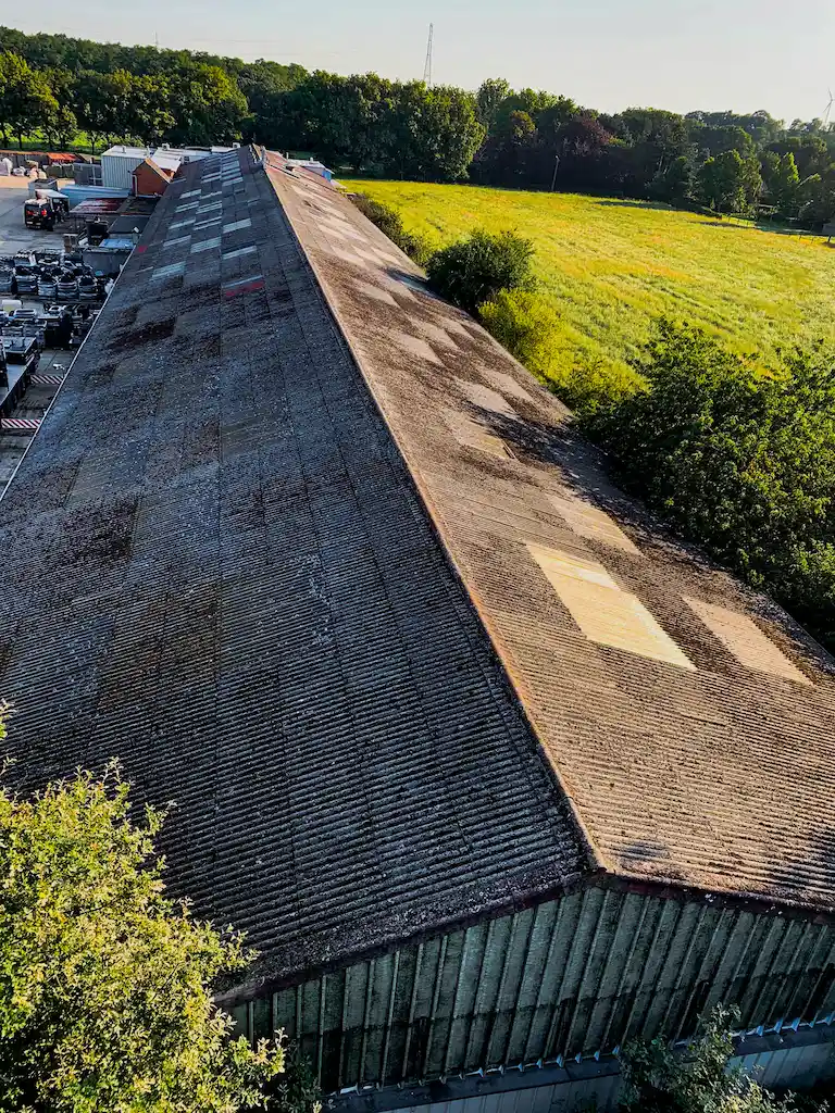 Asbestos roof in Herentals